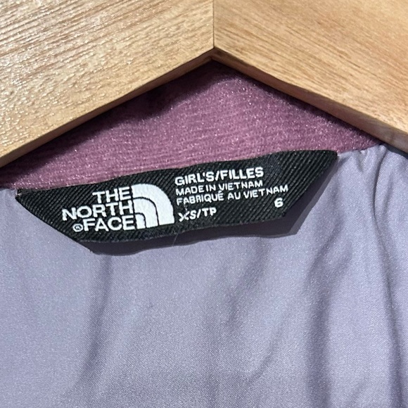 The North Face Dealio Girl’s 6 Purple Puffer Coat 550 - Picture 4 of 10